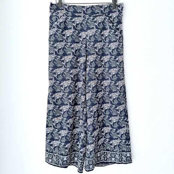 Max Studio Pants - Max Studio Women’s Crepe Floral Cropped Wide Leg Pants-Navy Blue-Size Medium EUC